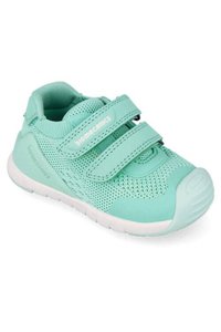 Детские кроссовки